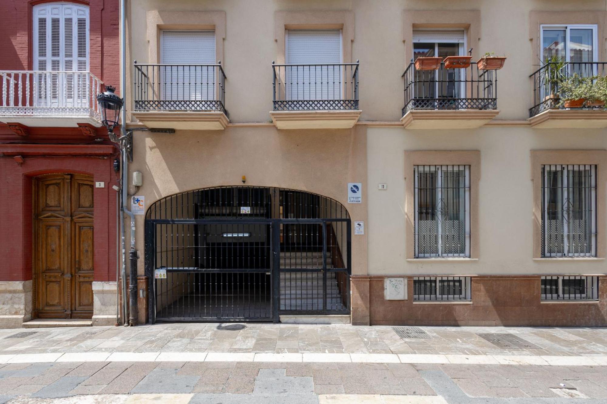 C21 Trendy 2 Bdr & Parking Downtown Apartment Malaga Exterior photo